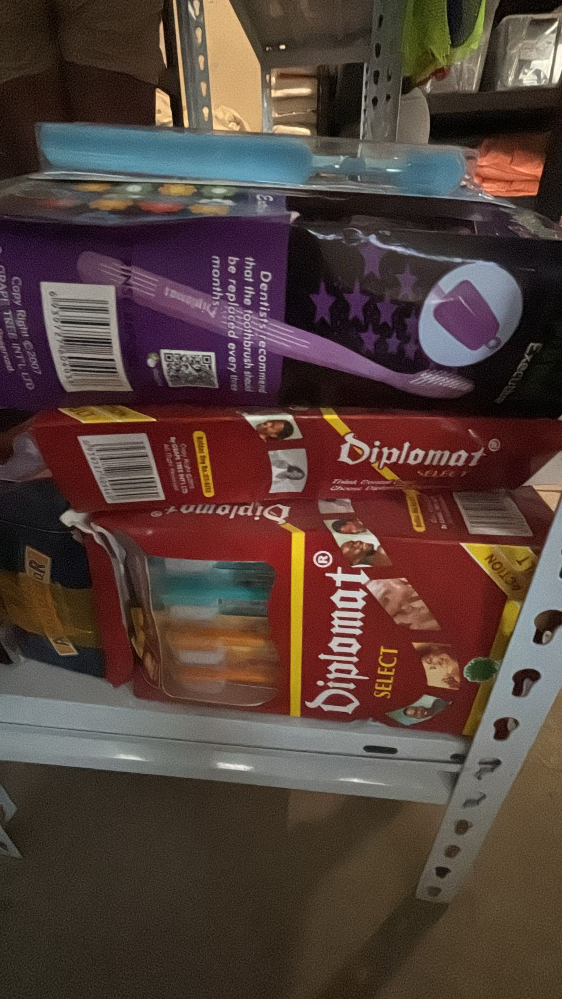 DIPLOMAT TOOTH BRUSH HARD 2